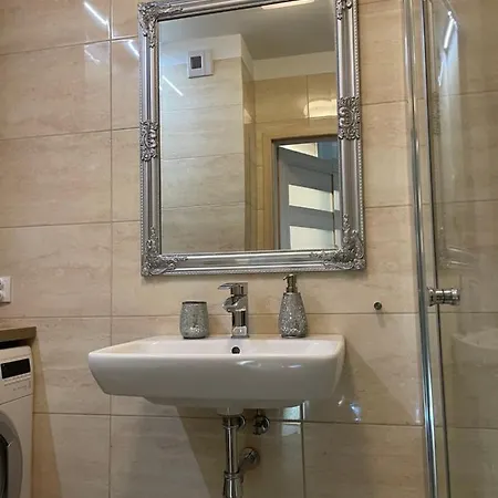 Apartment Garbary 100 Center Apartment, Free Parking, Self Check-in 24h