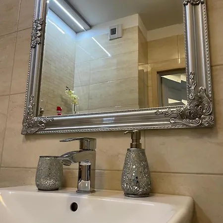 Garbary 100 Center Apartment, Free Parking, Self Check-in 24h *
