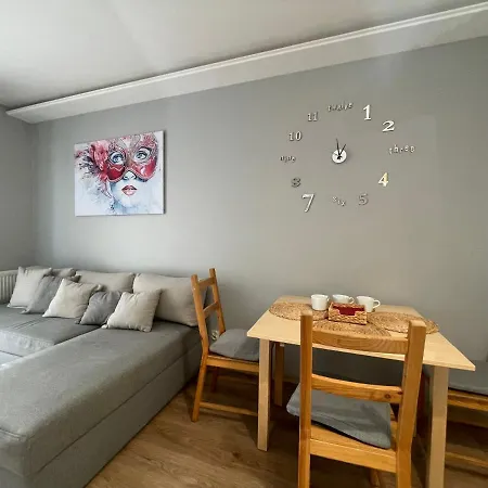 Garbary 100 Center Apartment, Free Parking, Self Check-in 24h *