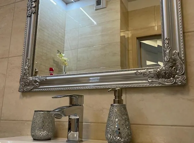 Garbary 100 Center Apartment, Free Parking, Self Check-in 24h *